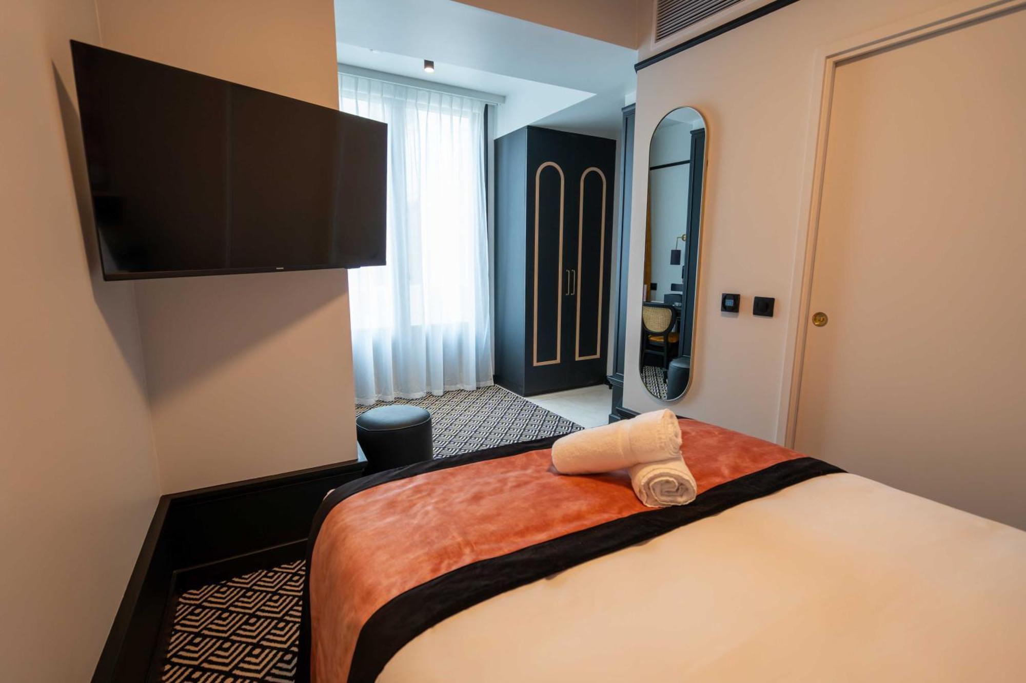 Hotel Et Restaurant Le Regina Le Puy-en-Velay Bagian luar foto